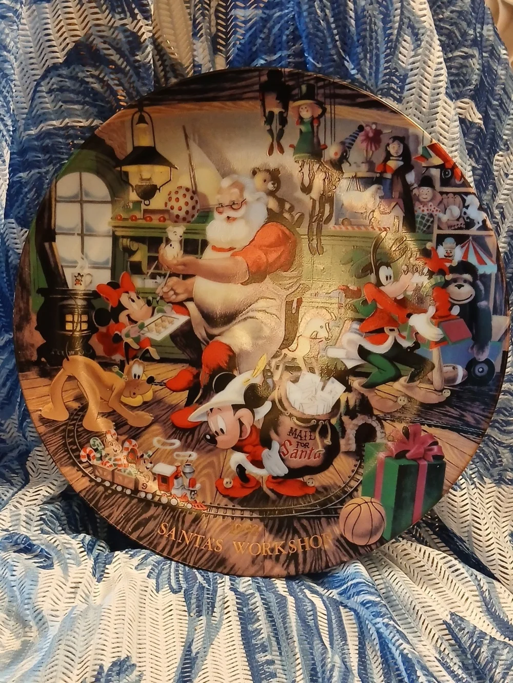 Disney White Porcelain Christmas 1993 Collector Plate